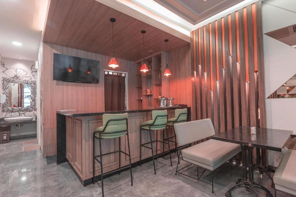 Versa Hotel Бекаси Экстерьер фото