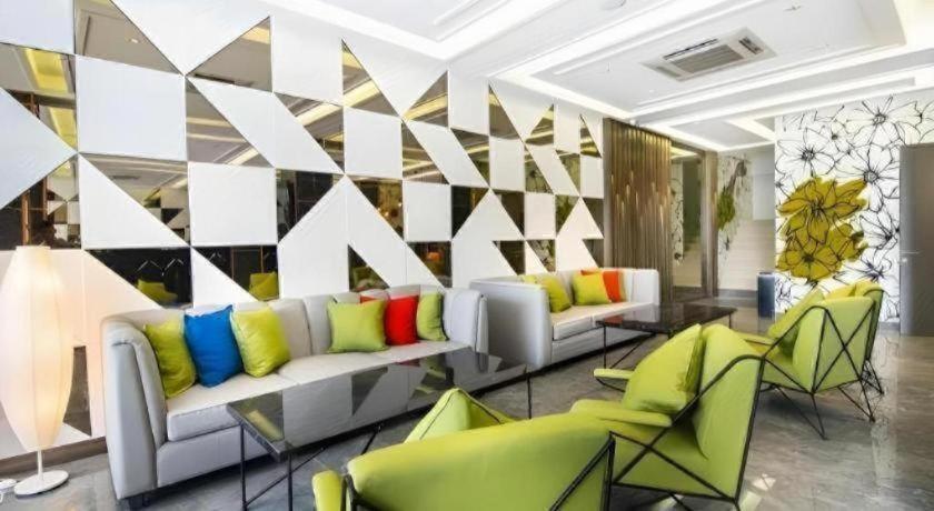 Versa Hotel Бекаси Экстерьер фото